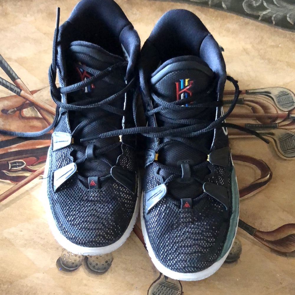 Kyrie basketball shoes 5y